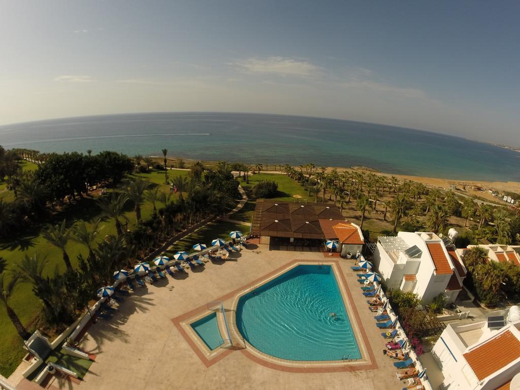 Helios Bay Hotel And Suites Paphos Exterior photo